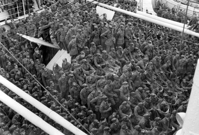 A thousand Caribbean airmen arriving in Britain by troopship, 1944 (Courtesy of IWM) A thousand Caribbean airmen arriving in Britain by troopship, 1944 (Courtesy of IWM)