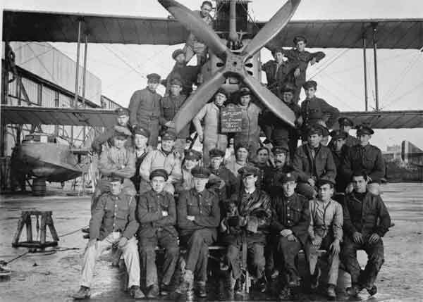 Group photograph of D Flight, Houton Bay in front of Short Admiralty Type 184, December 1918 (P002121) - Note the flying boat hull on the left beside the hangar.