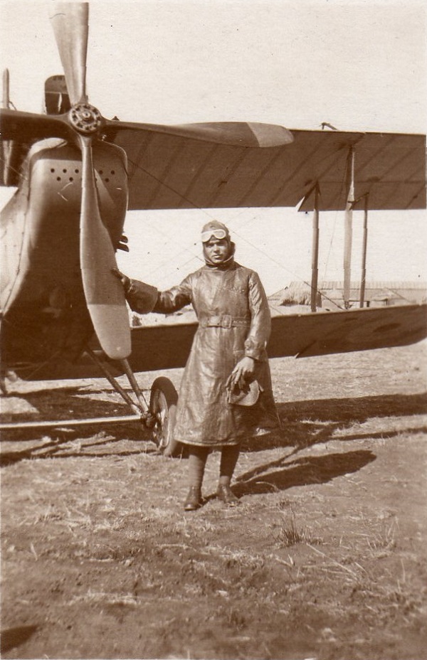 Sgt Clarke and his R.E.8, circa June 1917 Sgt Clarke and his R.E.8, circa June 1917