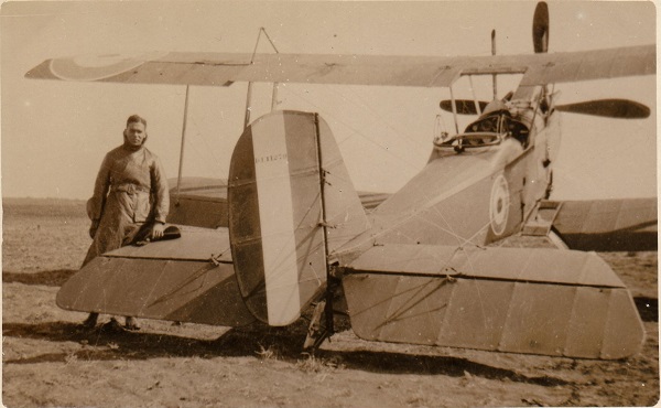 Sgt Clarke and his R.E.8, circa June 1917 Sgt Clarke and his R.E.8, circa June 1917