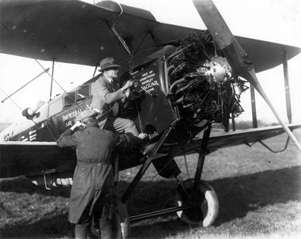 Engineer Arthur Elliott starting the de Havilland D.H.50J biplane Engineer Arthur Elliott starting the de Havilland D.H.50J biplane