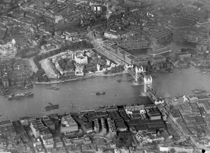 Aerial photograph of the Tower of London and Tower Bridge taken by Airco Aerial photograph of the Tower of London and Tower Bridge taken by Airco